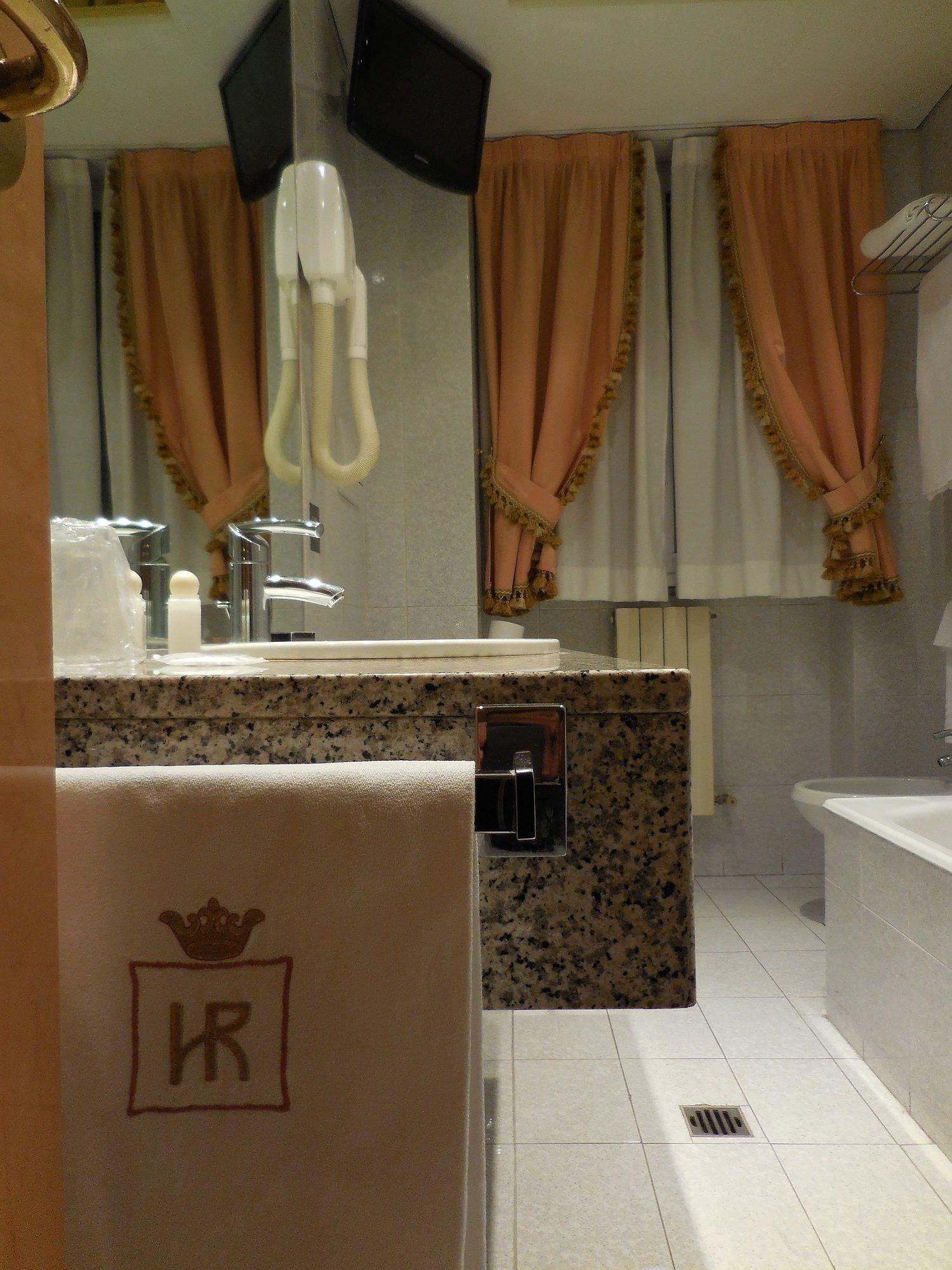 Hotel Roma Чезано-Босконе Экстерьер фото